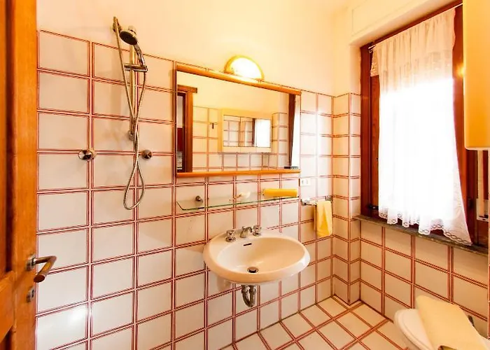 Via Genova * Όλμπια